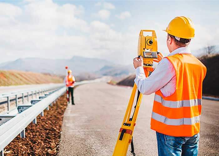 Trabajo topográfico en campo